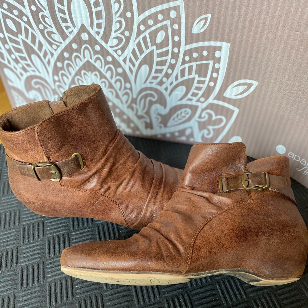 Low Boots with Buckle
